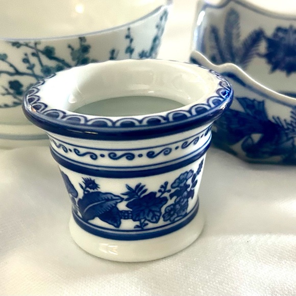 2 Vintage, blue & white porcelain Japanese/ asian rice bowls and votive holder. - Picture 8 of 15